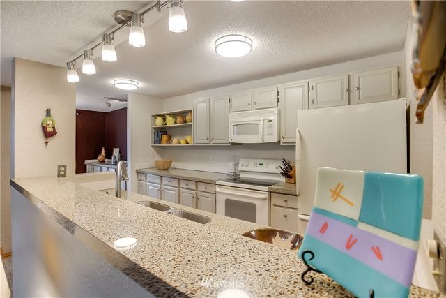 $431,000 | 2510 West Manor Place, Seattle, WA 98199