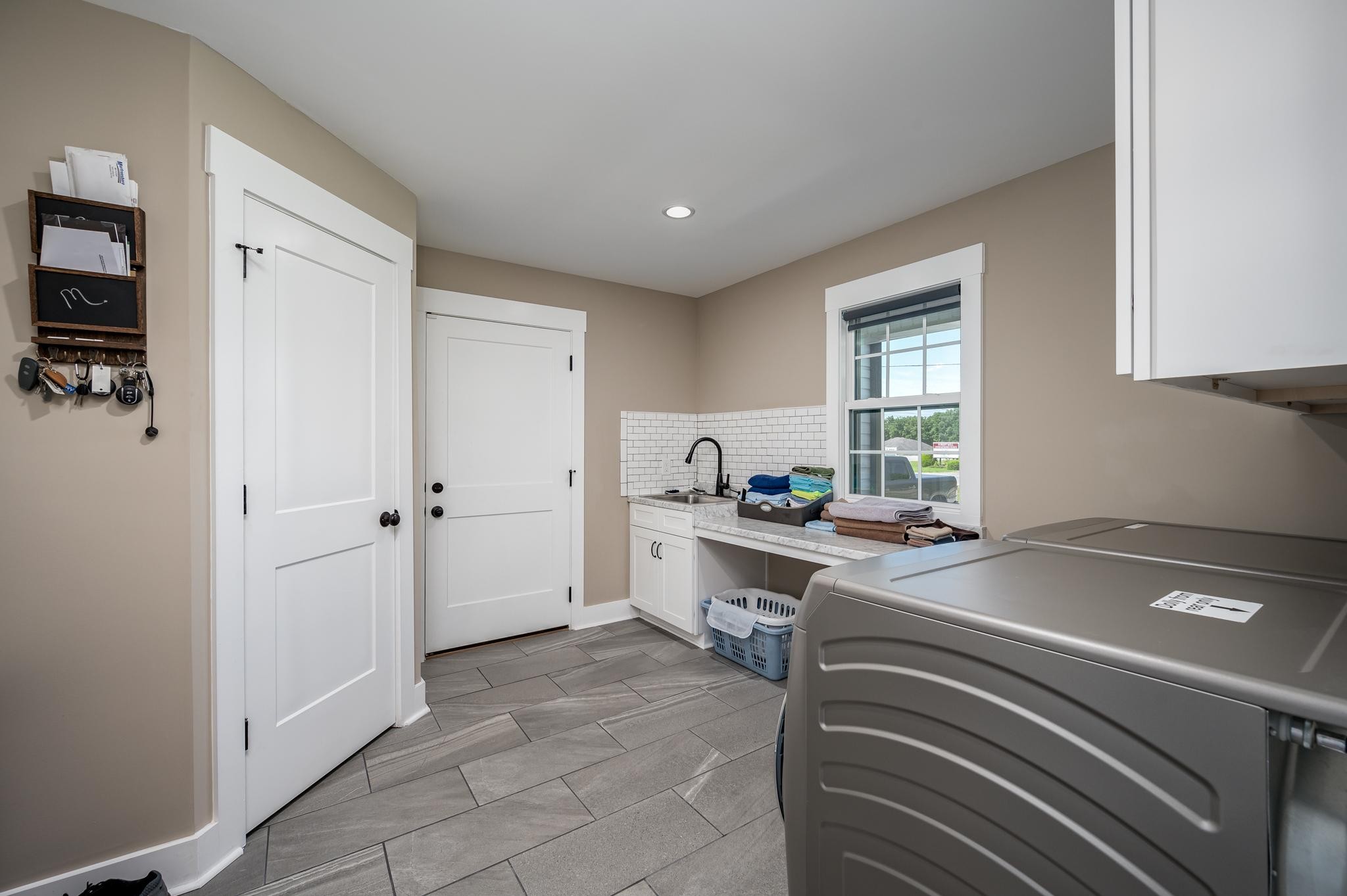 28 Taylor Road Manchester, TN 37355 - Photo 20 of 27 a kitchen with a stove a refrigerator and a sink