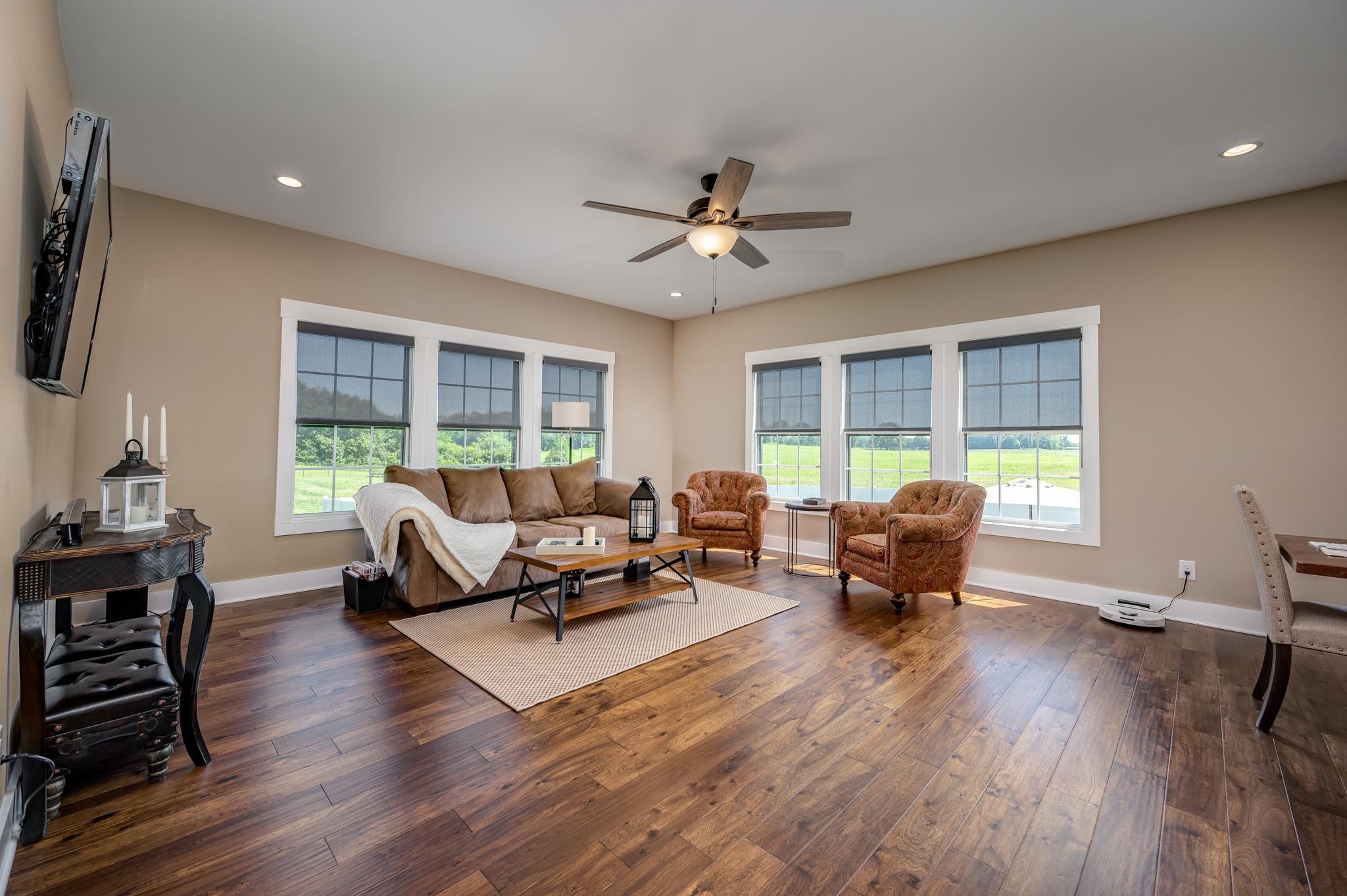 28 Taylor Road Manchester, TN 37355 - Photo 5 of 27 a living room with furniture and a window