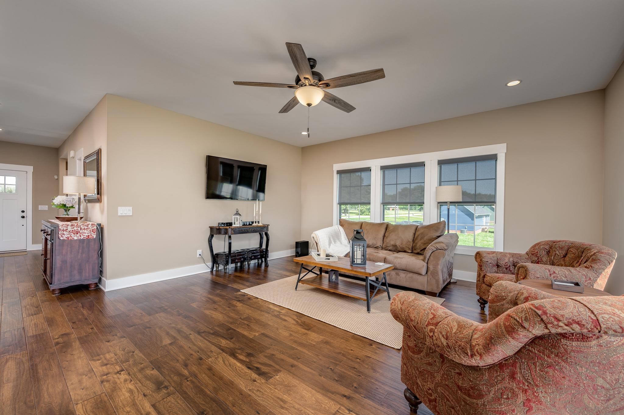 28 Taylor Road Manchester, TN 37355 - Photo 6 of 27 a living room with furniture and a flat screen tv with wooden floor