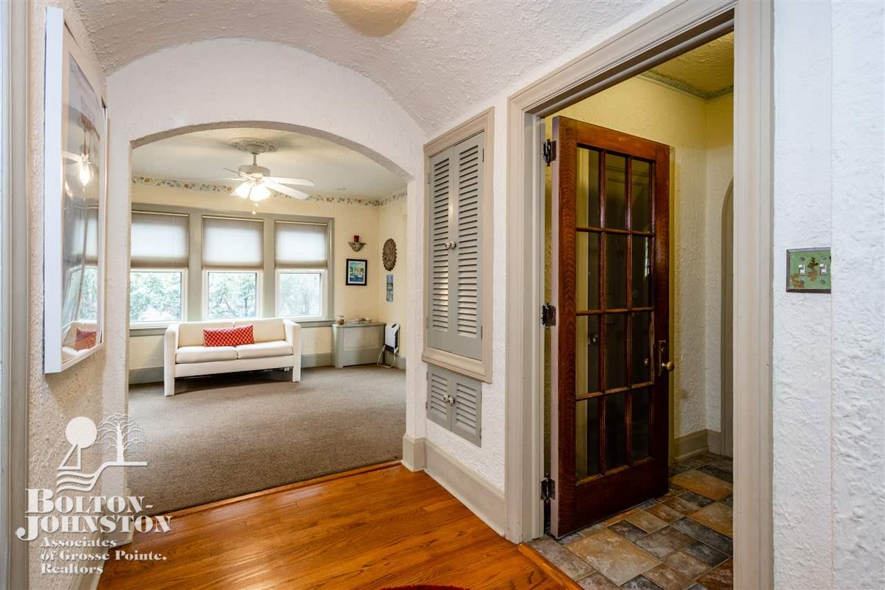 590 Barrington Road Grosse Pointe Park, MI 48230 - Photo 7 of 63