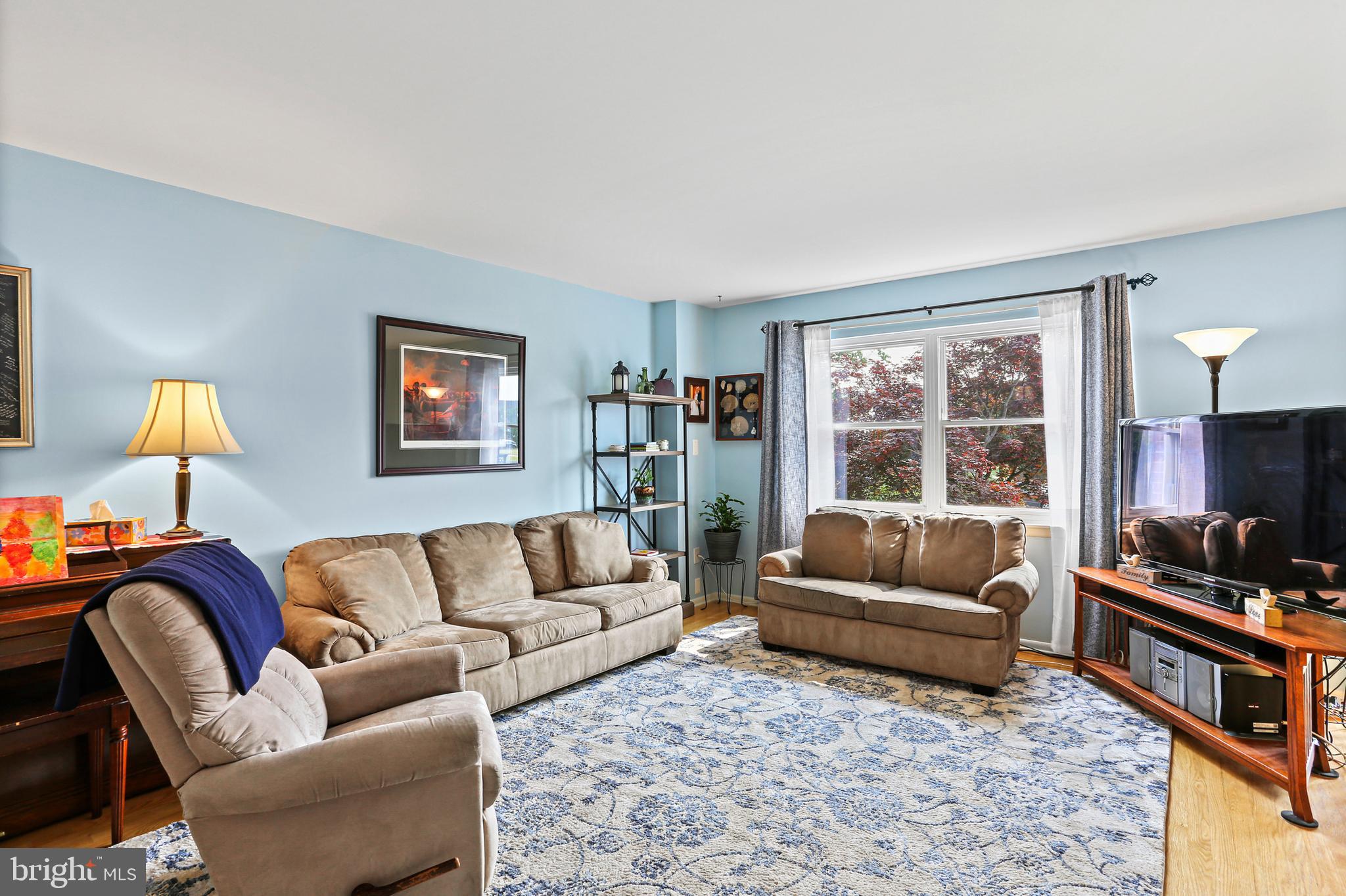 967 Stormont Circle Halethorpe, MD 21227 - Photo 2 of 31 Main Entrance Living Room