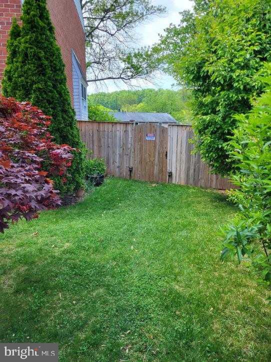 967 Stormont Circle Halethorpe, MD 21227 - Photo 26 of 31 Privacy Fence
