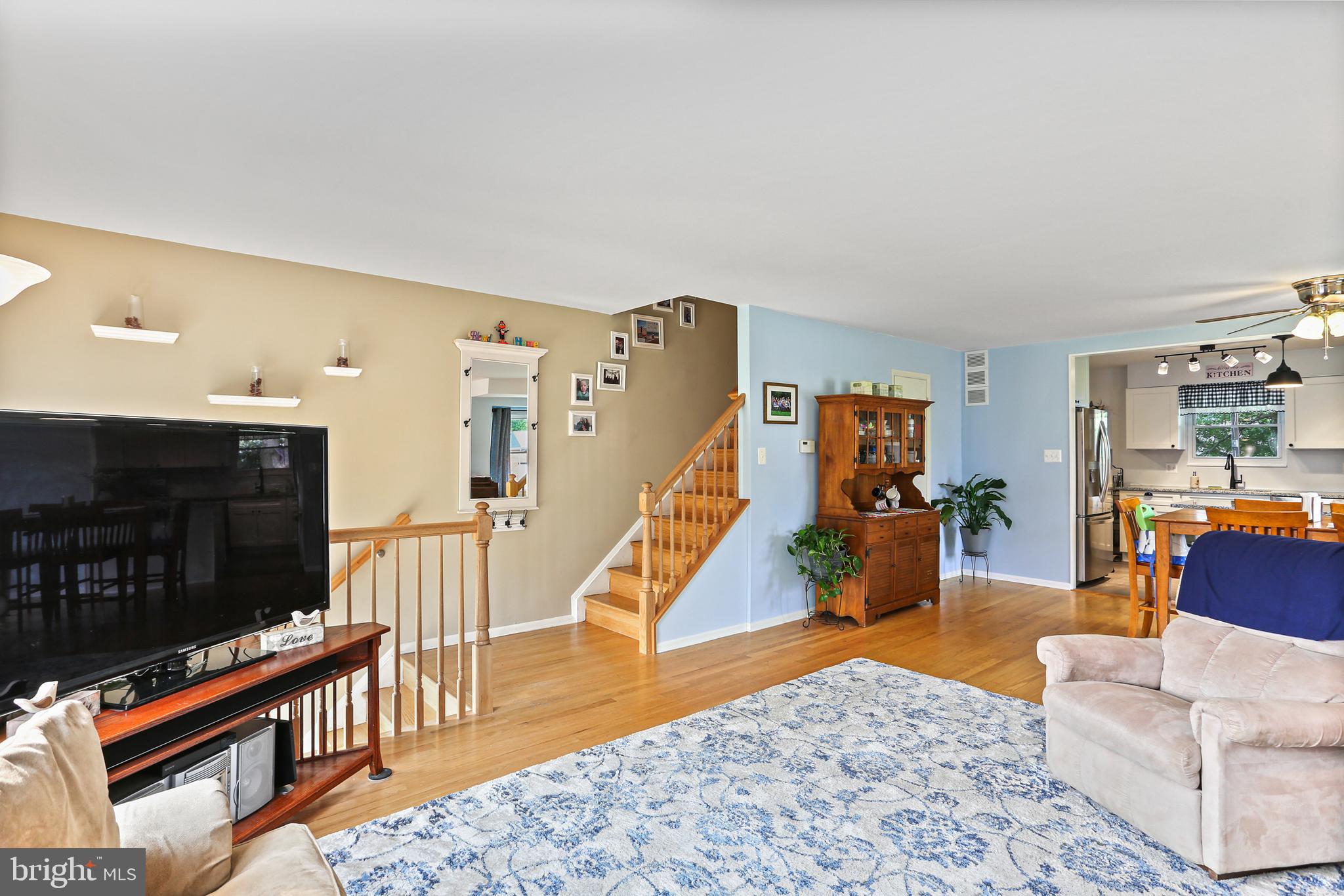 967 Stormont Circle Halethorpe, MD 21227 - Photo 3 of 31 Main Entrance Living Room