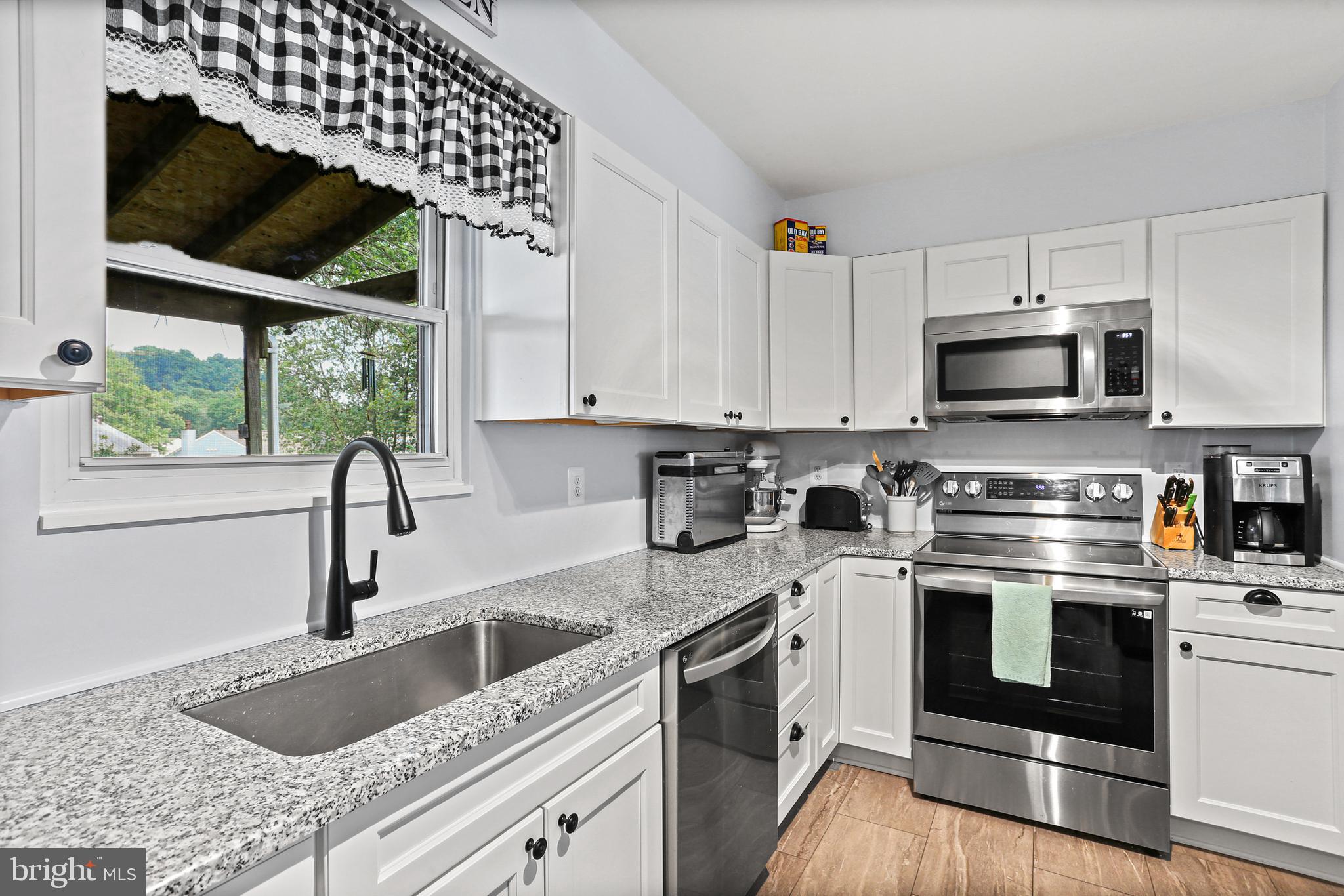 967 Stormont Circle Halethorpe, MD 21227 - Photo 8 of 31 Beautifully Remodeled Kitchen