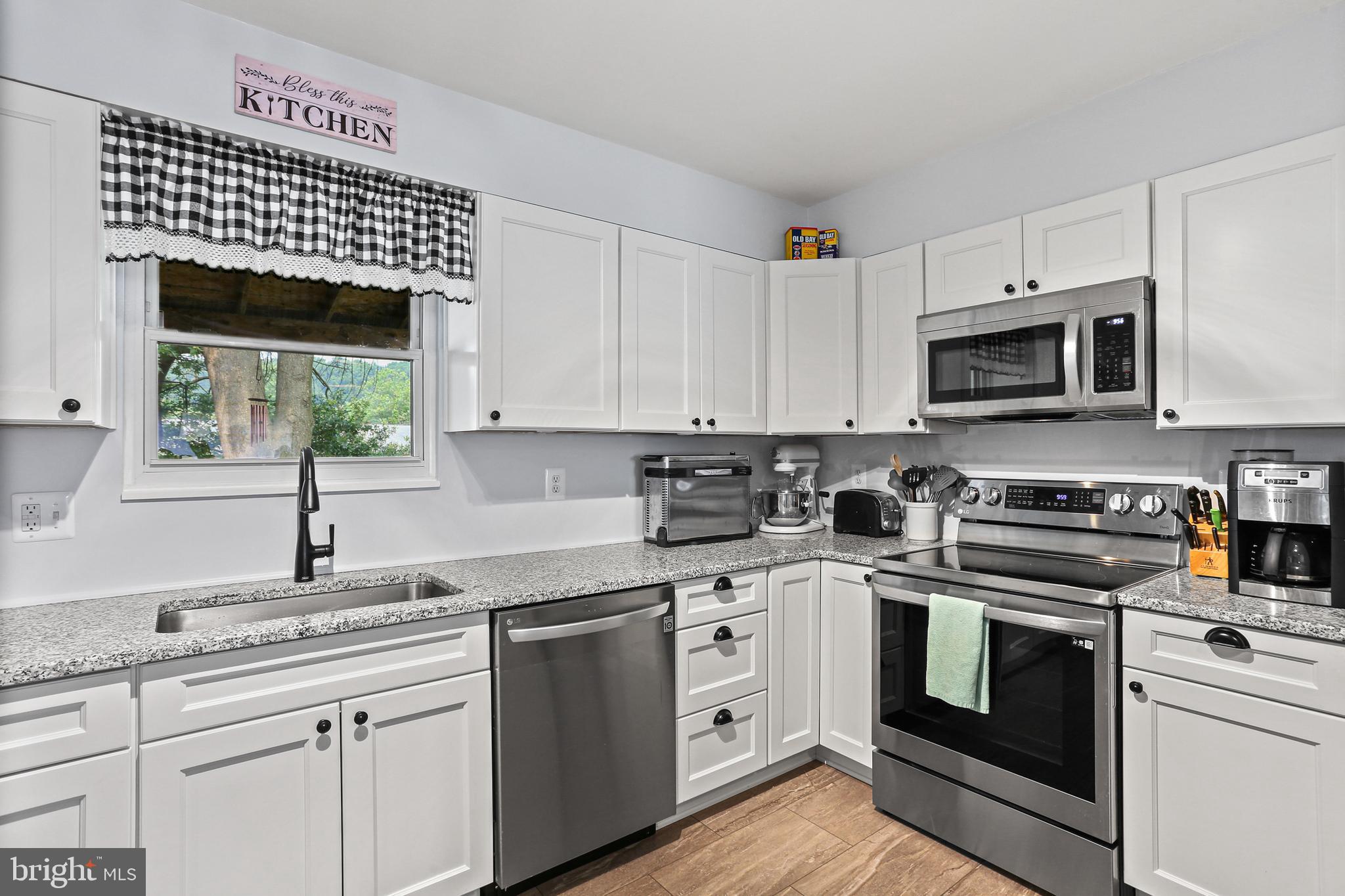 967 Stormont Circle Halethorpe, MD 21227 - Photo 9 of 31 Beautifully Remodeled Kitchen
