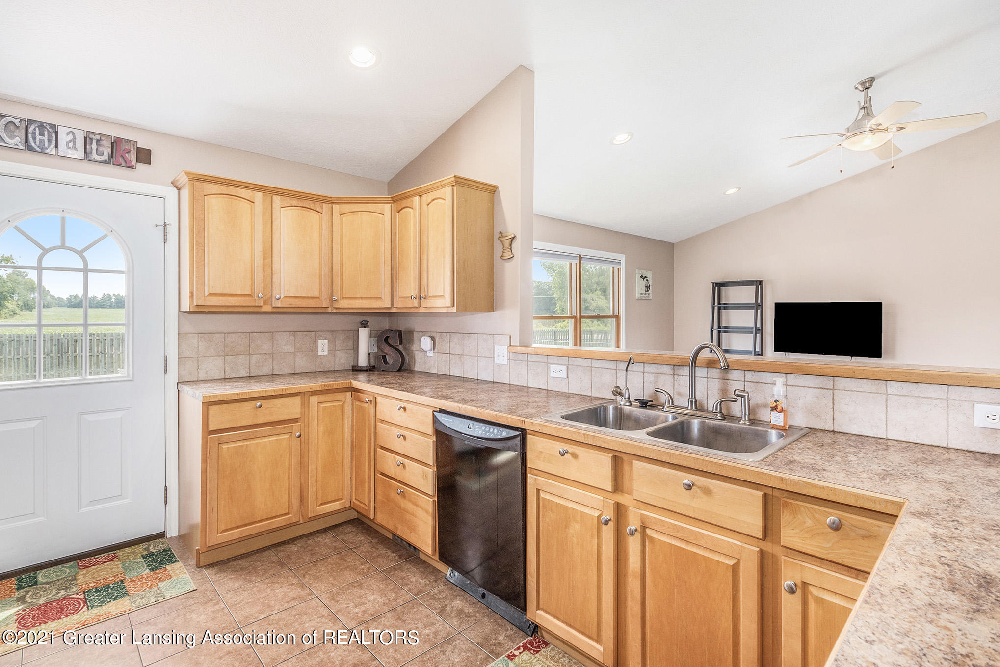 6360 Macadam Way Dimondale, MI 48821 - Photo 8 of 28 Kitchen