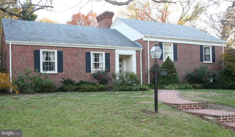 6018 Lakeview Road Baltimore, MD 21210 - Photo 1 of 12 Exterior (Main)