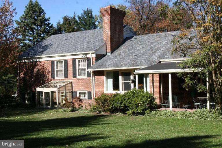 6018 Lakeview Road Baltimore, MD 21210 - Photo 2 of 12 Exterior (Rear)