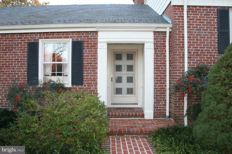 6018 Lakeview Road Baltimore, MD 21210 - Photo 3 of 12 Exterior #2