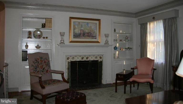 6018 Lakeview Road Baltimore, MD 21210 - Photo 6 of 12 Living Room #2