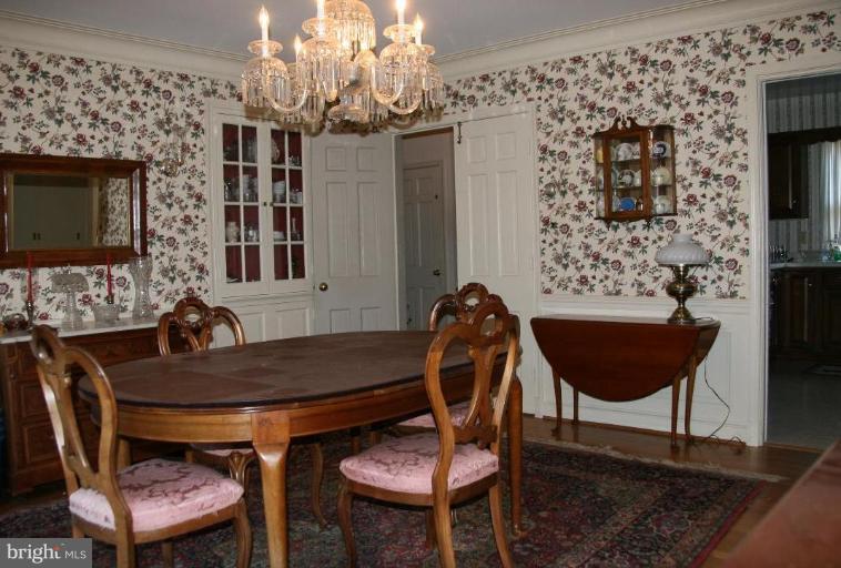 6018 Lakeview Road Baltimore, MD 21210 - Photo 8 of 12 Dining Room #2