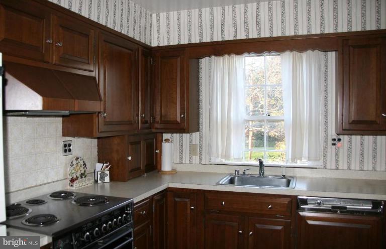 6018 Lakeview Road Baltimore, MD 21210 - Photo 10 of 12 Kitchen #2