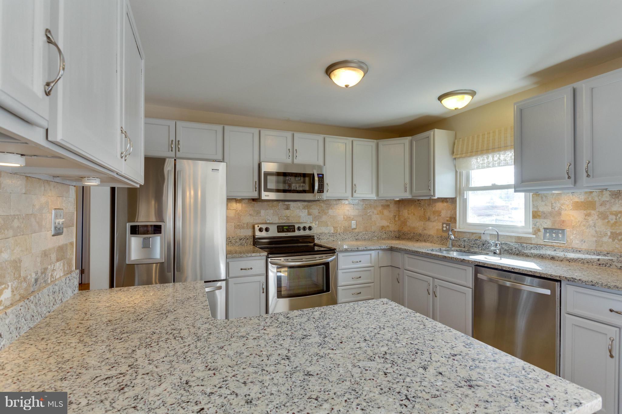 8814 Fort Hunt Road Alexandria, VA 22308 - Photo 11 of 30 Granite counters and newly refinished cabinets