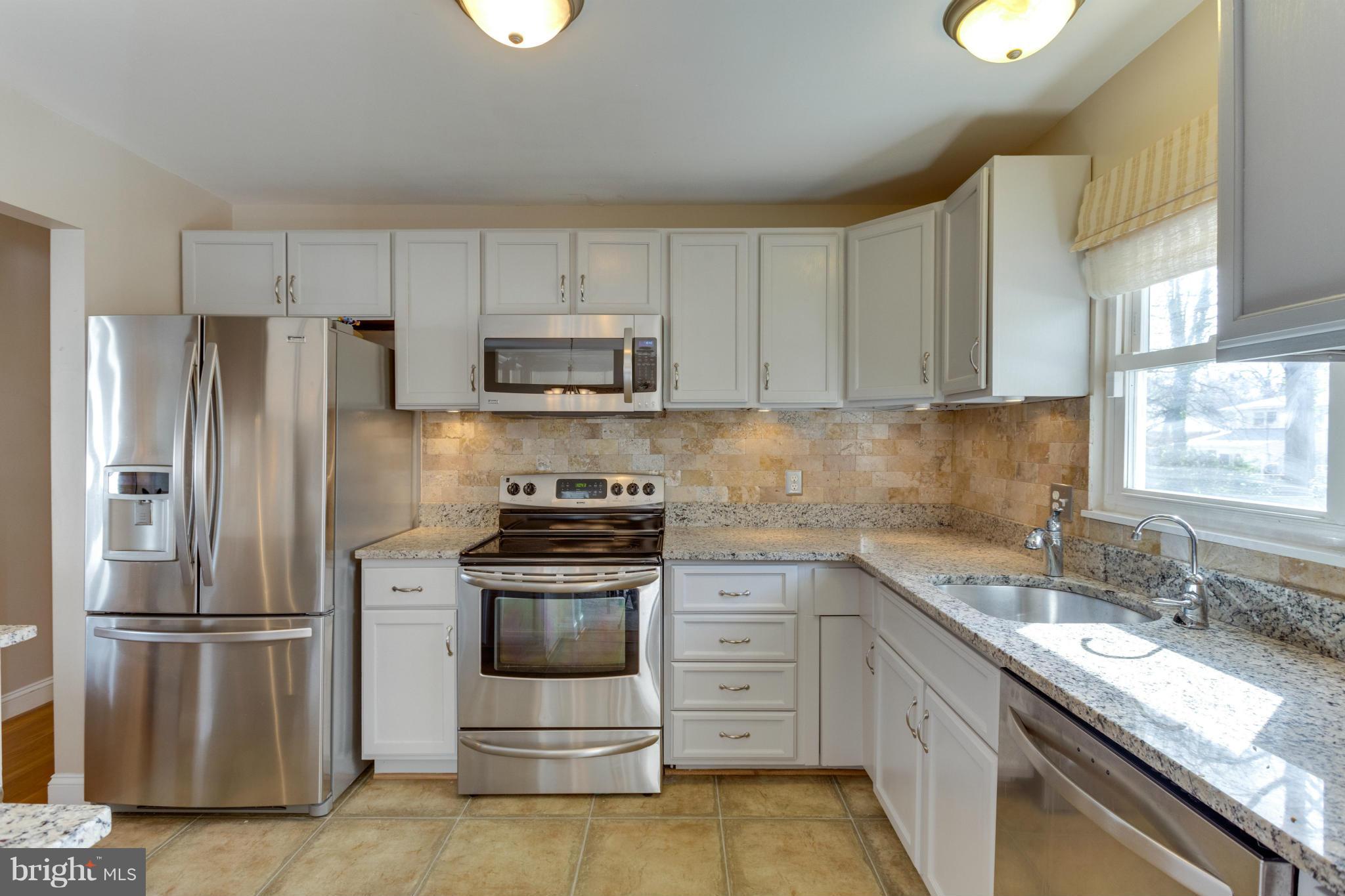 8814 Fort Hunt Road Alexandria, VA 22308 - Photo 12 of 30 Stainless steel appliances