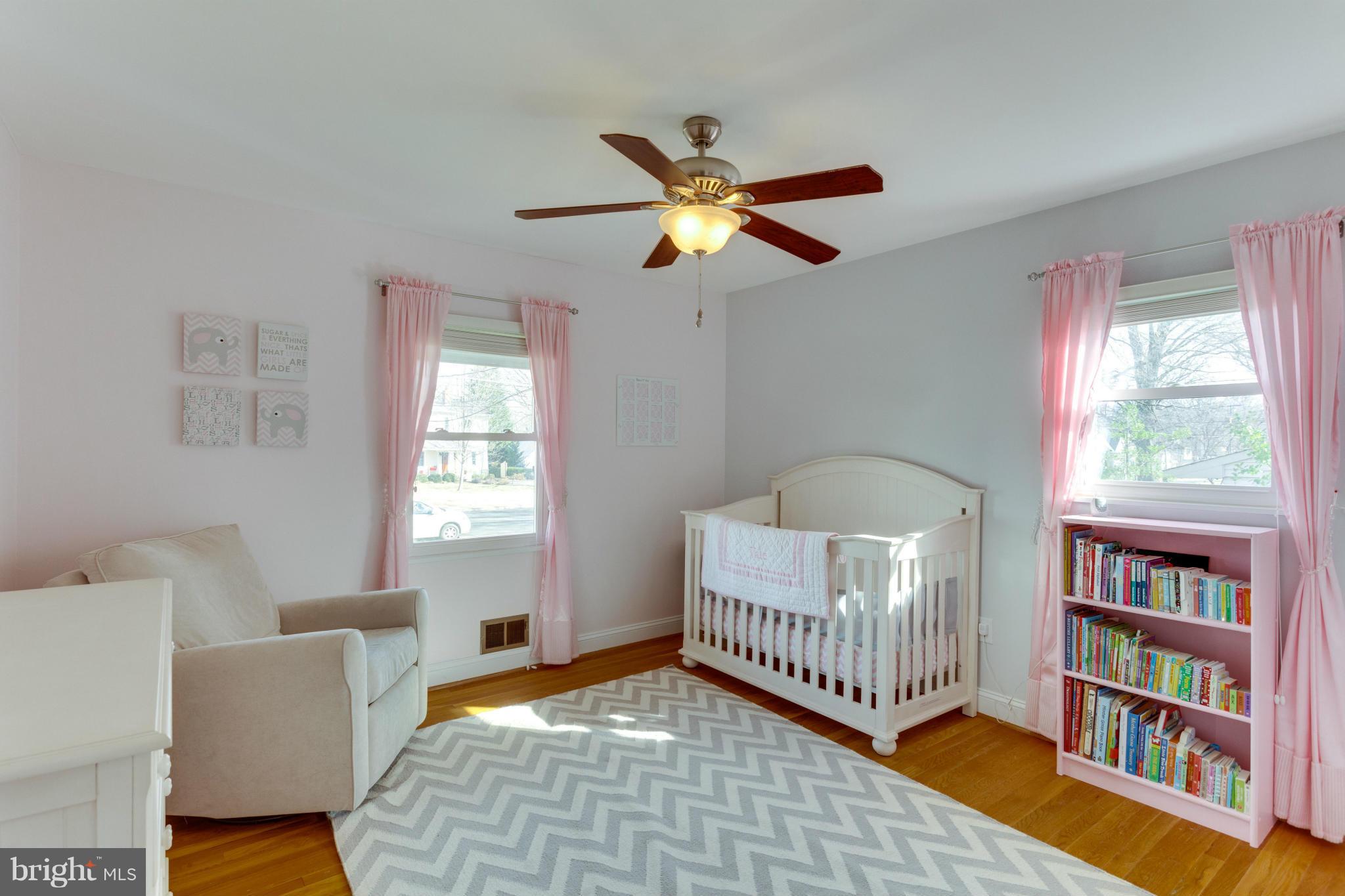 8814 Fort Hunt Road Alexandria, VA 22308 - Photo 17 of 30 Spacious rooms with great natural light