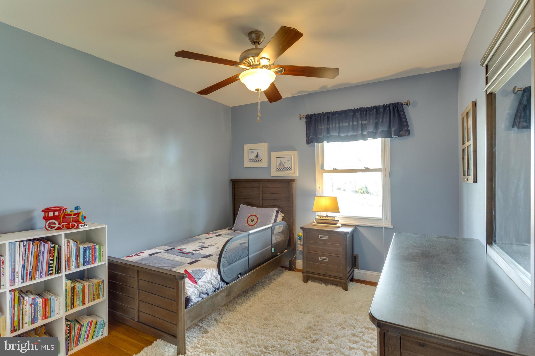 8814 Fort Hunt Road Alexandria, VA 22308 - Photo 19 of 30 Hardwood throughout upper level
