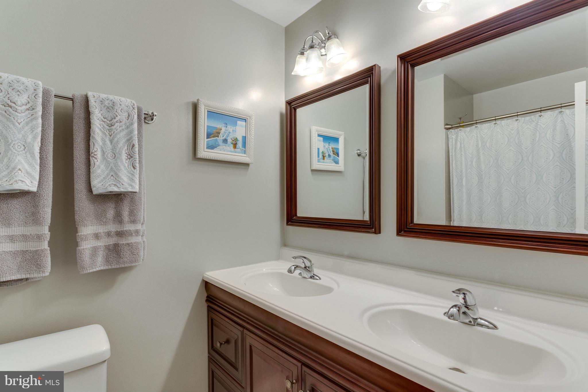 8814 Fort Hunt Road Alexandria, VA 22308 - Photo 20 of 30 Updated full hall BA w double vanity & tub shower