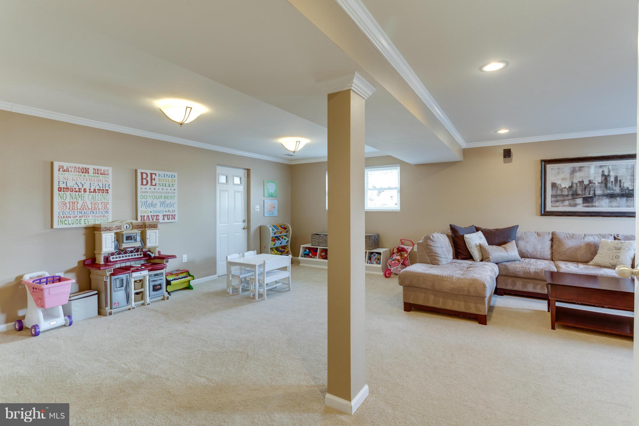 8814 Fort Hunt Road Alexandria, VA 22308 - Photo 21 of 30 Brand new family room