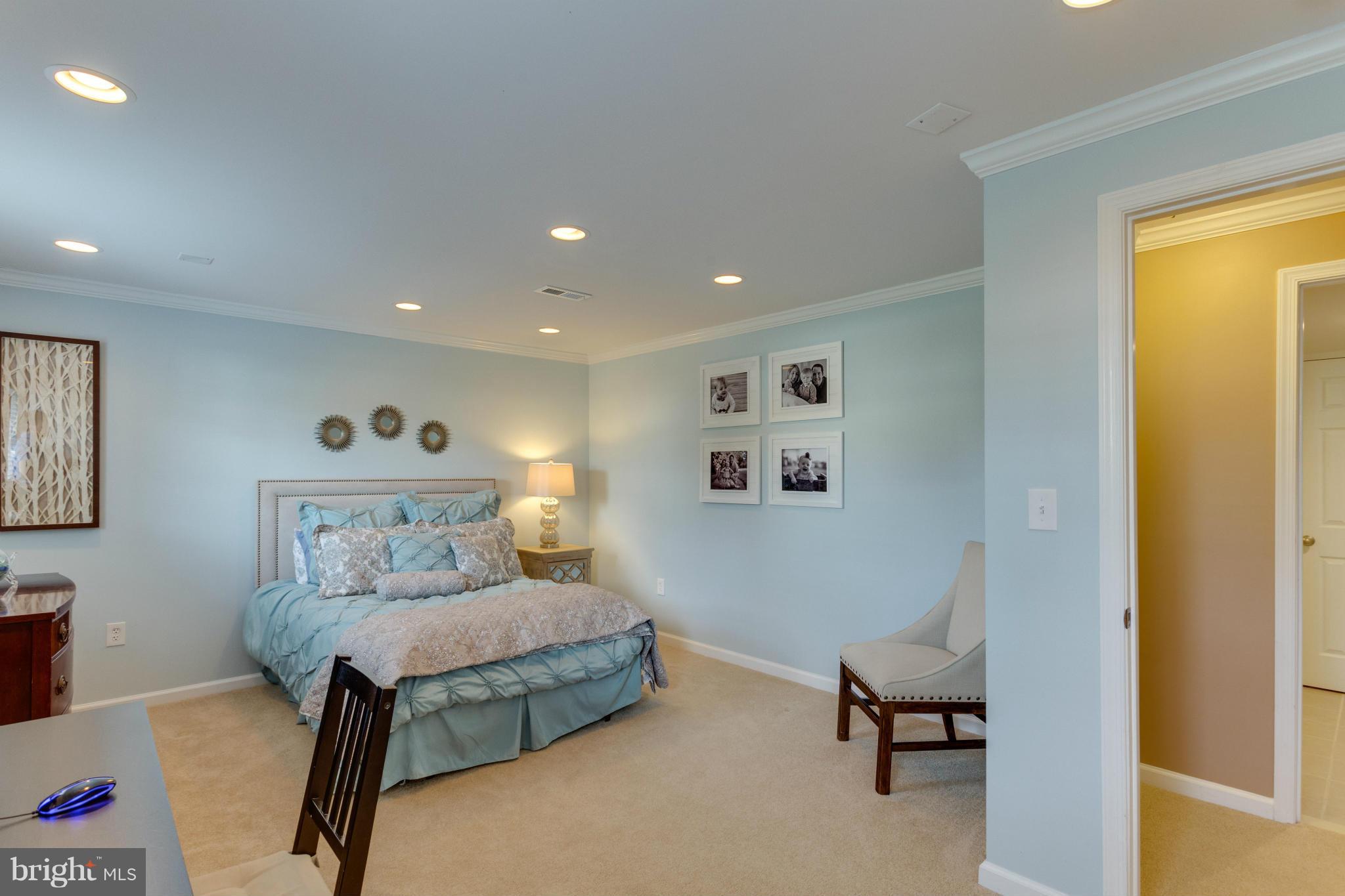 8814 Fort Hunt Road Alexandria, VA 22308 - Photo 25 of 30 Gorgeous guest BR w walk-in closet & extra storage