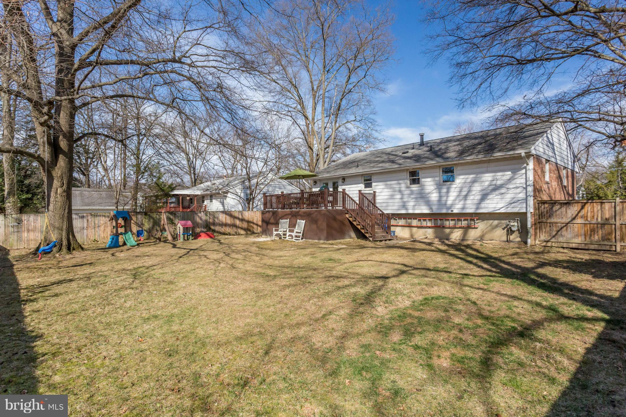 8814 Fort Hunt Road Alexandria, VA 22308 - Photo 6 of 30 Huge backyard with 18'x20' Trex deck