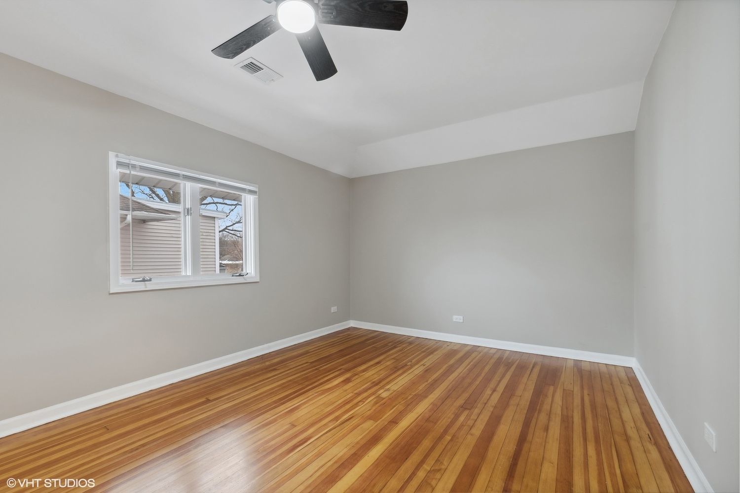 2490 Green Bay Road Highland Park, IL 60035 - Photo 22 of 29 a view of empty room with wooden floor