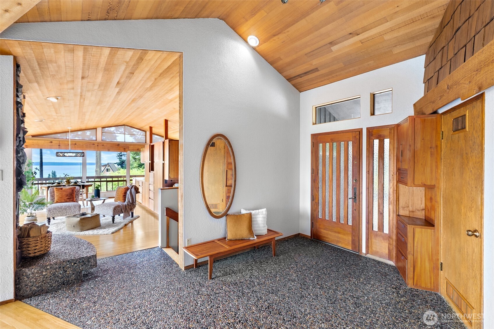 360 Heather Road Everett, WA 98203 - Photo 3 of 40 Gallery Image 3