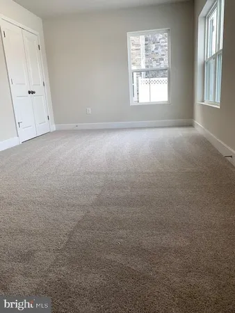 a view of empty room with window