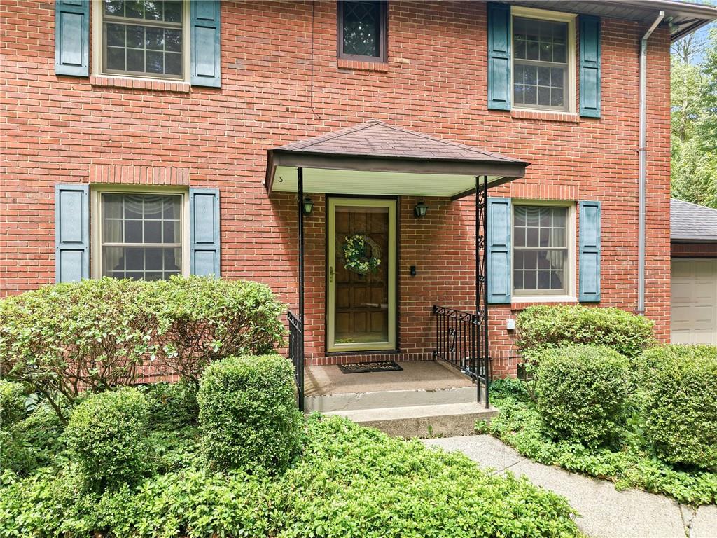 401 Robertson Road Hermitage, PA 16148 - Photo 2 of 47
