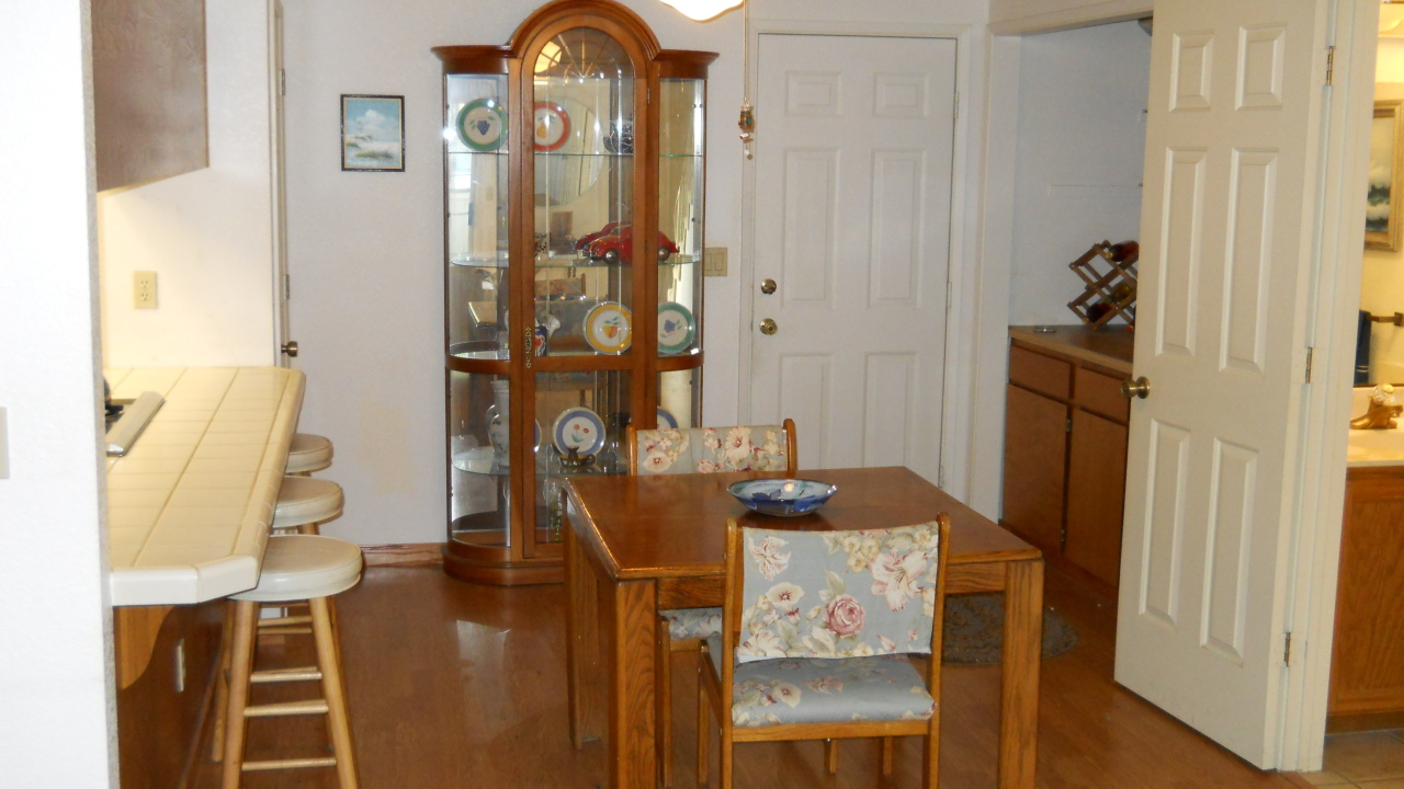 200 Ridgetop Drive, Unit 16 Redding, CA 96003 - Photo 8 of 11 Dining Room