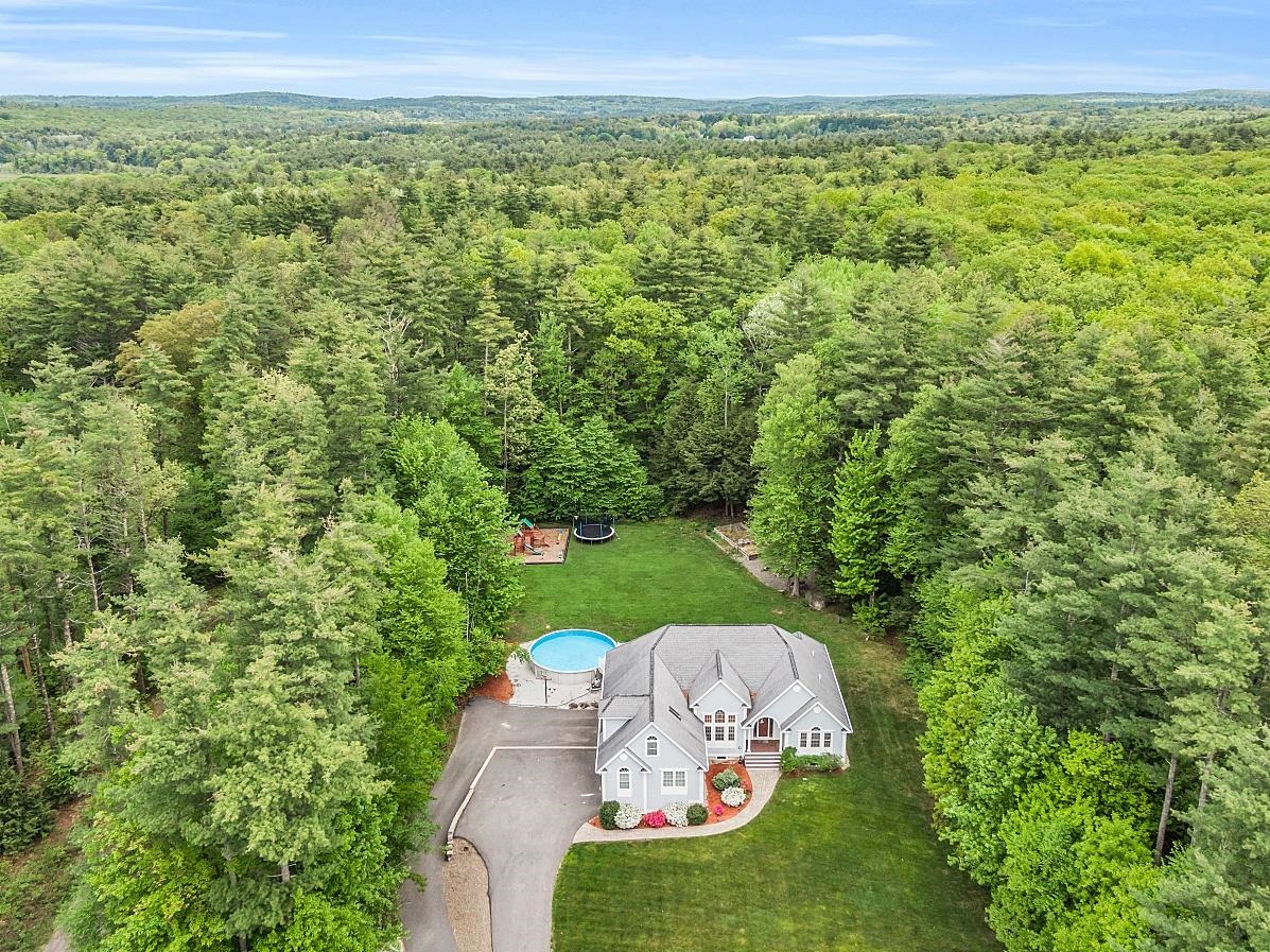 24 Gulf Road Derry, NH 03038 - Photo 13 of 40