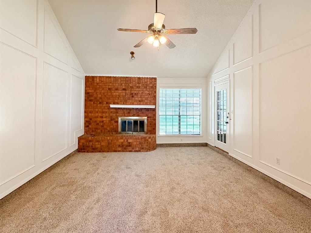 712 Pecan Street Burleson, TX 76028 - Photo 8 of 31