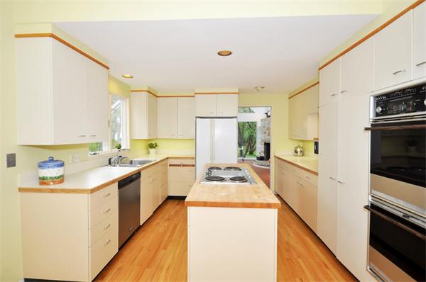 670 Lowell Road Concord, MA 01742 - Photo 6 of 29 Gallery Image 6