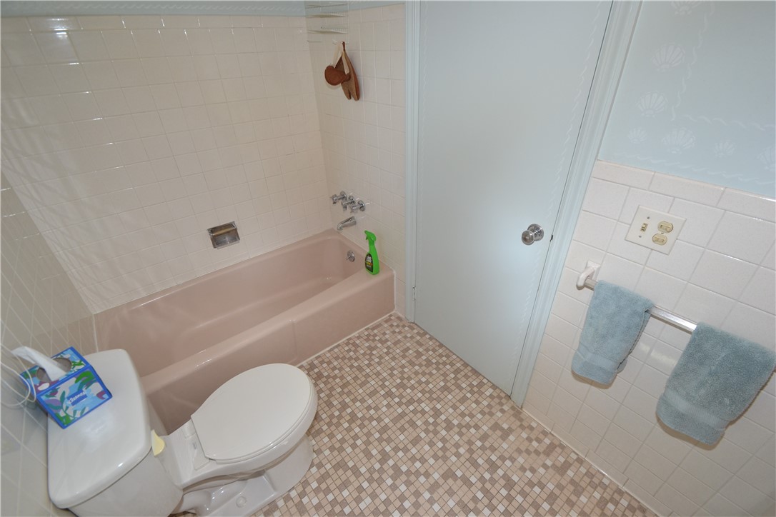 118 Nettlecreek Road Perinton, NY 14450 - Photo 33 of 41 Oversized main bath