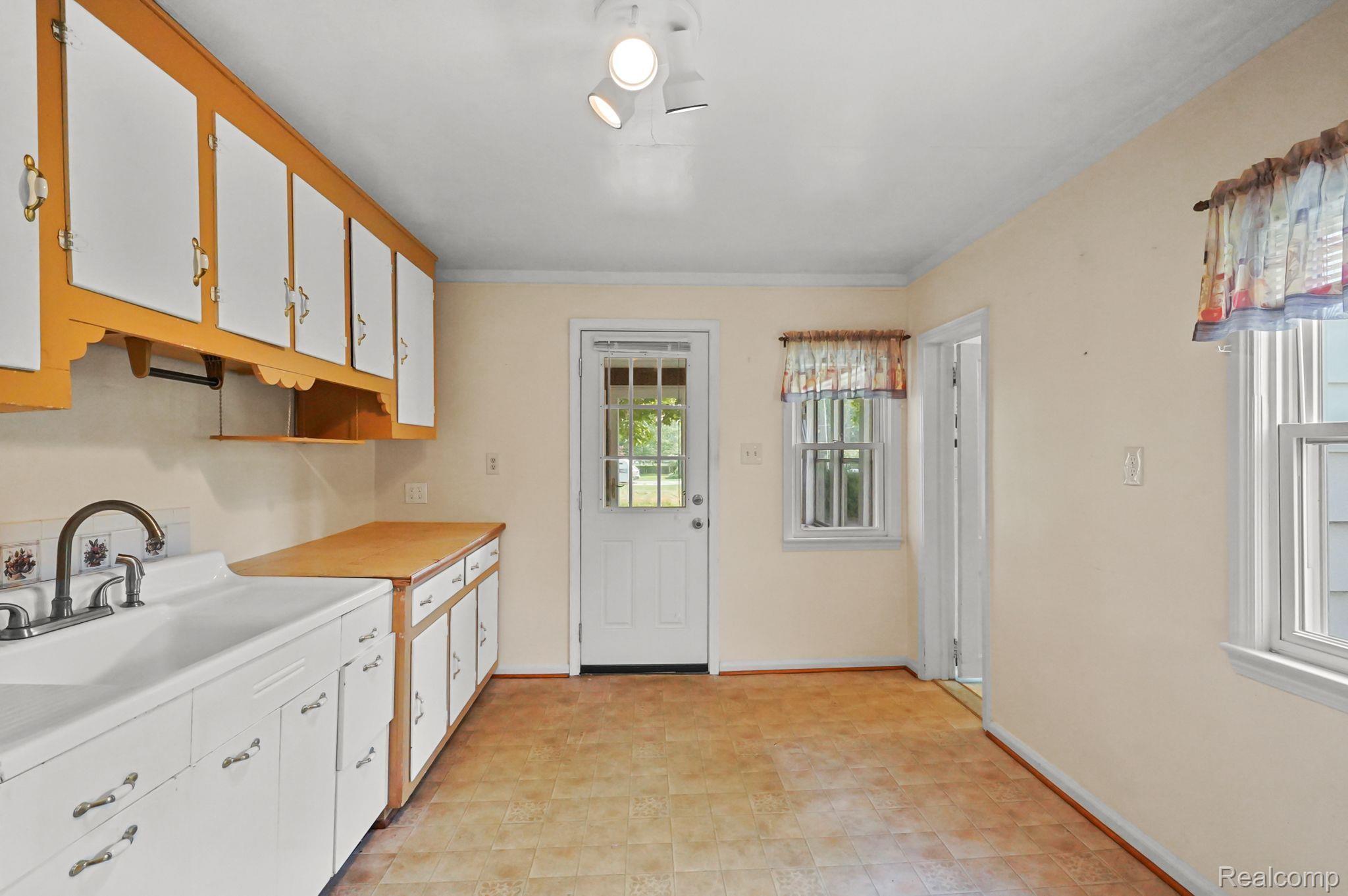 30753 West Road New Boston, MI 48164 - Photo 10 of 21 Gallery Image 10