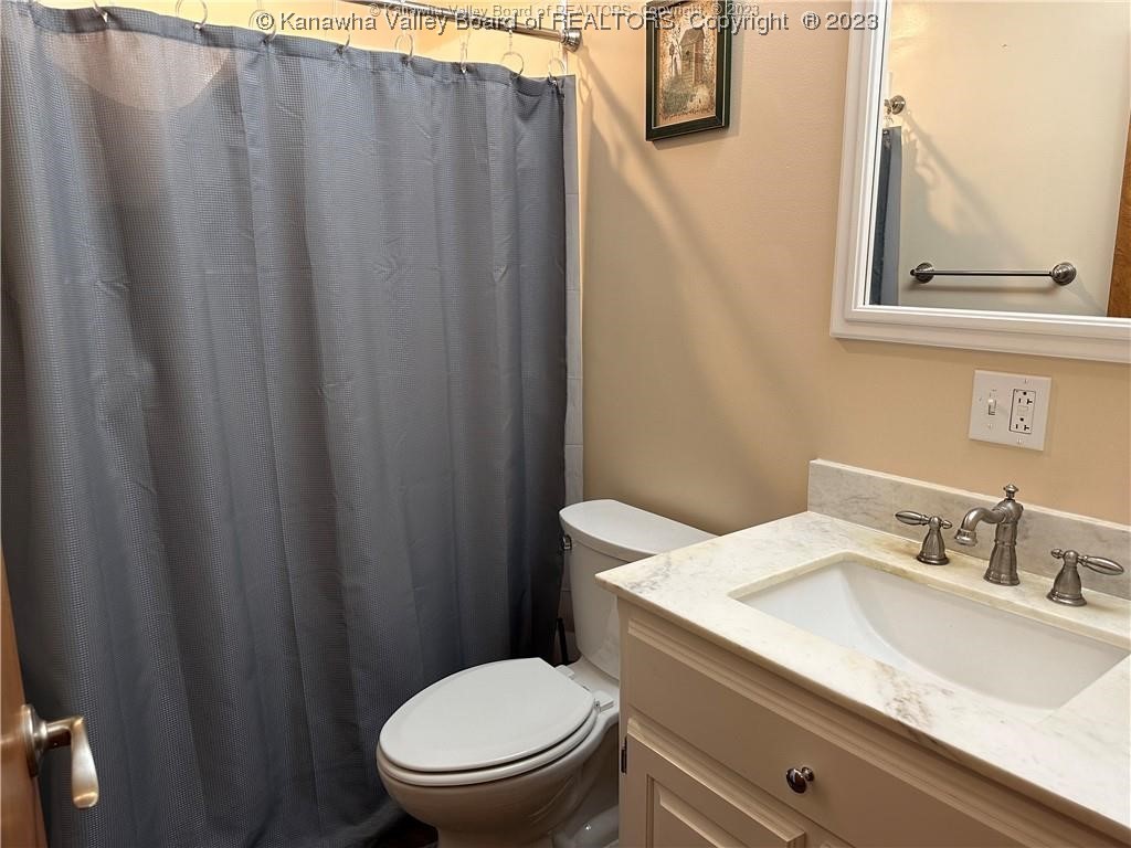 5884 Sandhill Road Point Pleasant, WV 25550 - Photo 28 of 33 Hall Bath