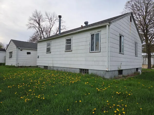$49,900 | 404 Pleasant Street Southeast, Brownsdale, MN 55918