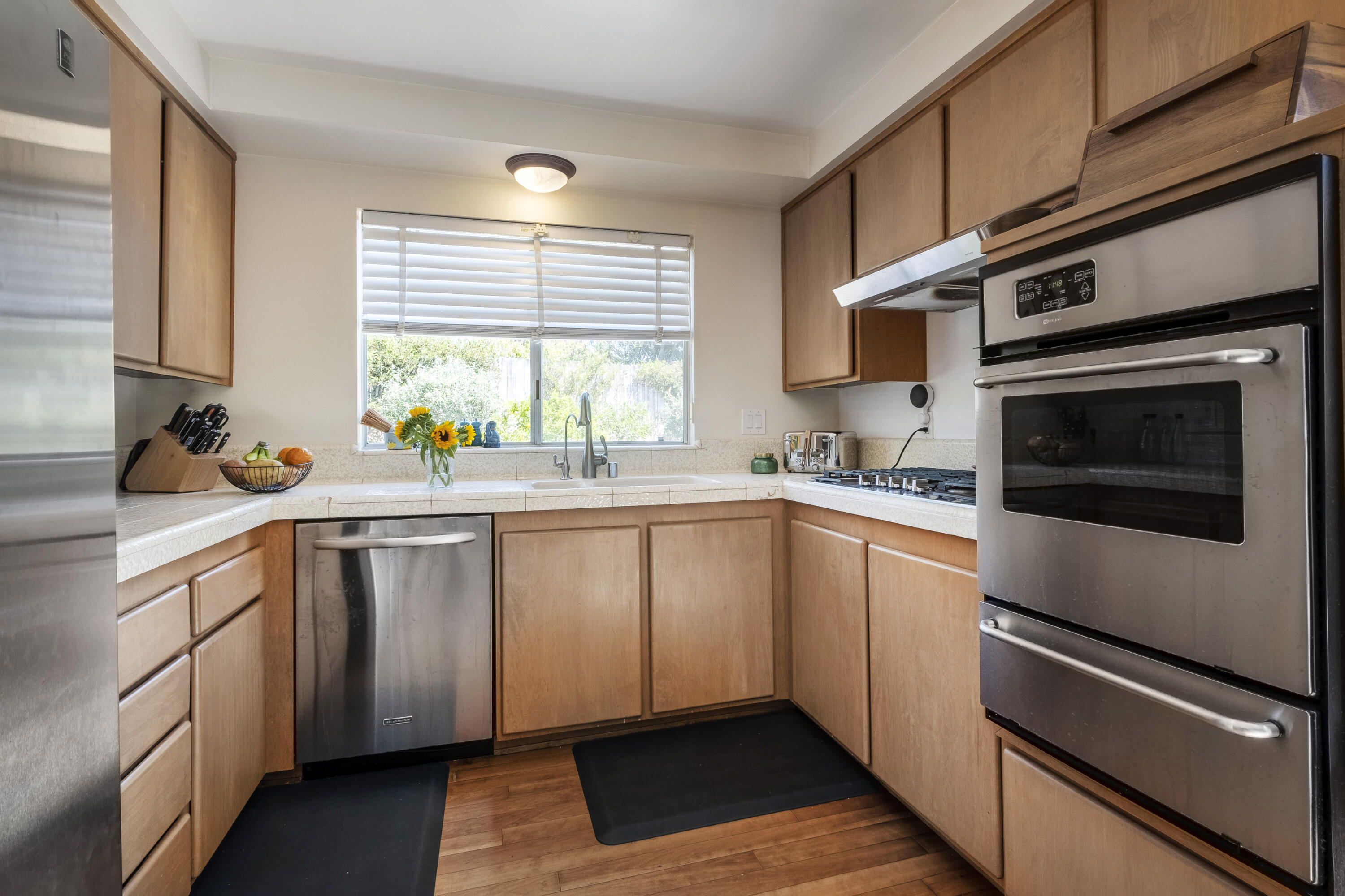 648 Wakefield Road Goleta, CA 93117 - Photo 4 of 13 Kitchen