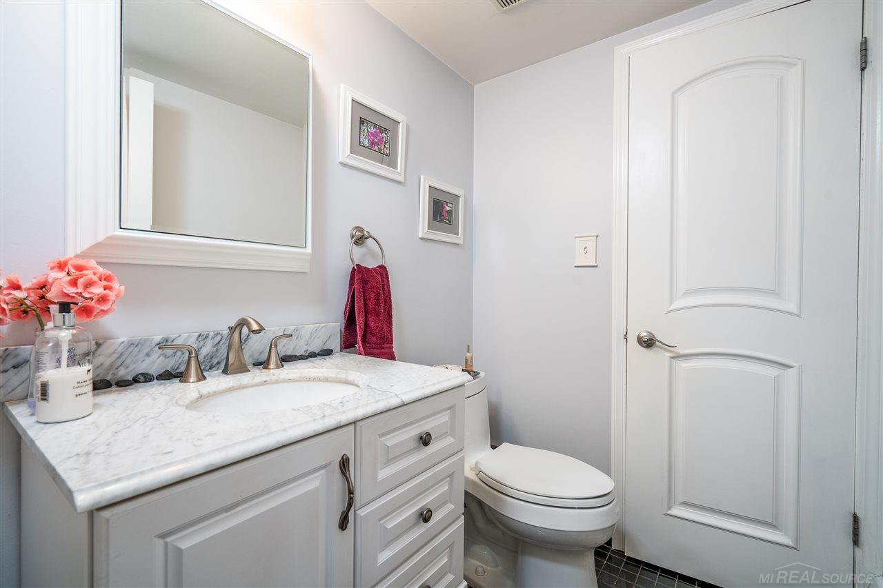 29360 Bermuda Lane Southfield, MI 48076 - Photo 33 of 38