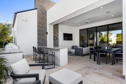 a view of a pathway of a house