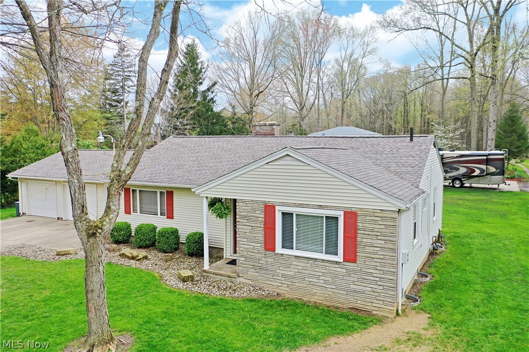 915 Perkins Jones Road Northeast Warren, OH 44483 - Photo 2 of 35 Gallery Image 2
