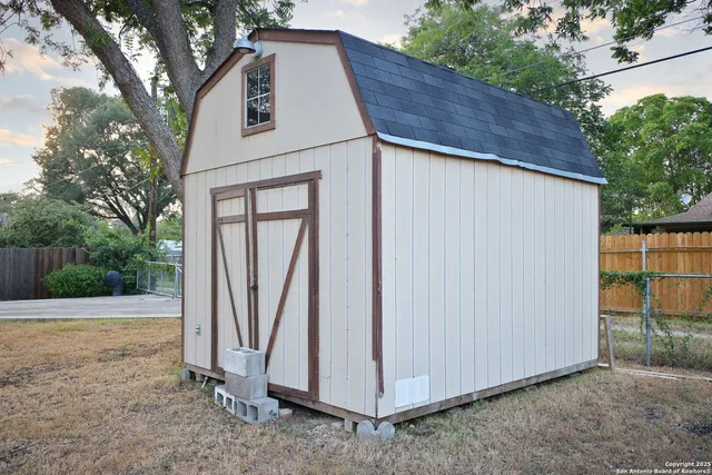 $375,000 | 425 Winfield Boulevard, San Antonio, TX 78239