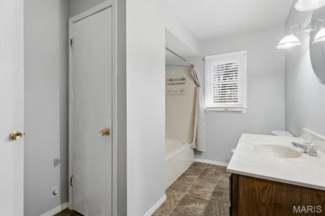 $178,800 | 107 Linwood Drive, Collinsville, IL 62234