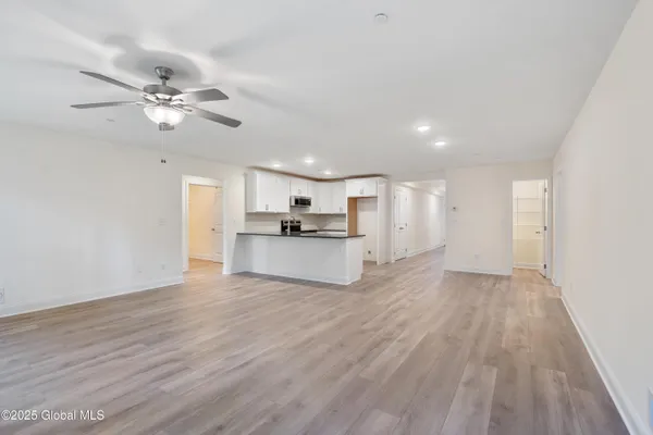 $370,000 | 137 Carriage Boulevard, Rotterdam, NY 12306