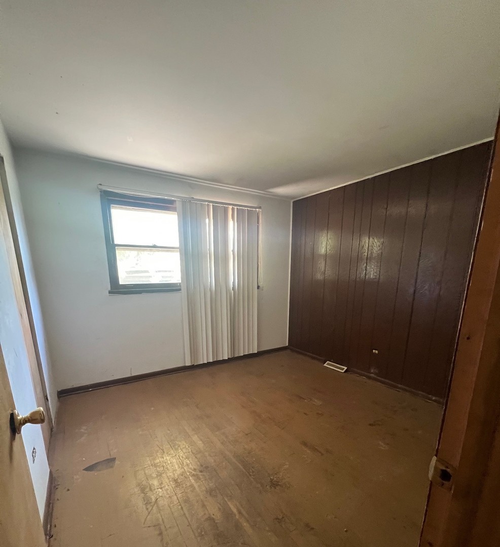 14425 Vail Avenue Harvey, IL 60426 - Photo 12 of 16 a view of an empty room with windows and closet