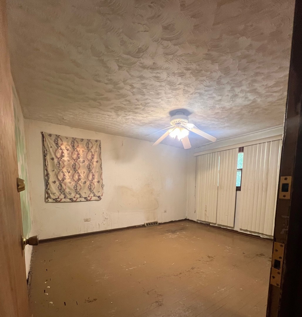 14425 Vail Avenue Harvey, IL 60426 - Photo 13 of 16 an empty room with a window and a ceiling fan