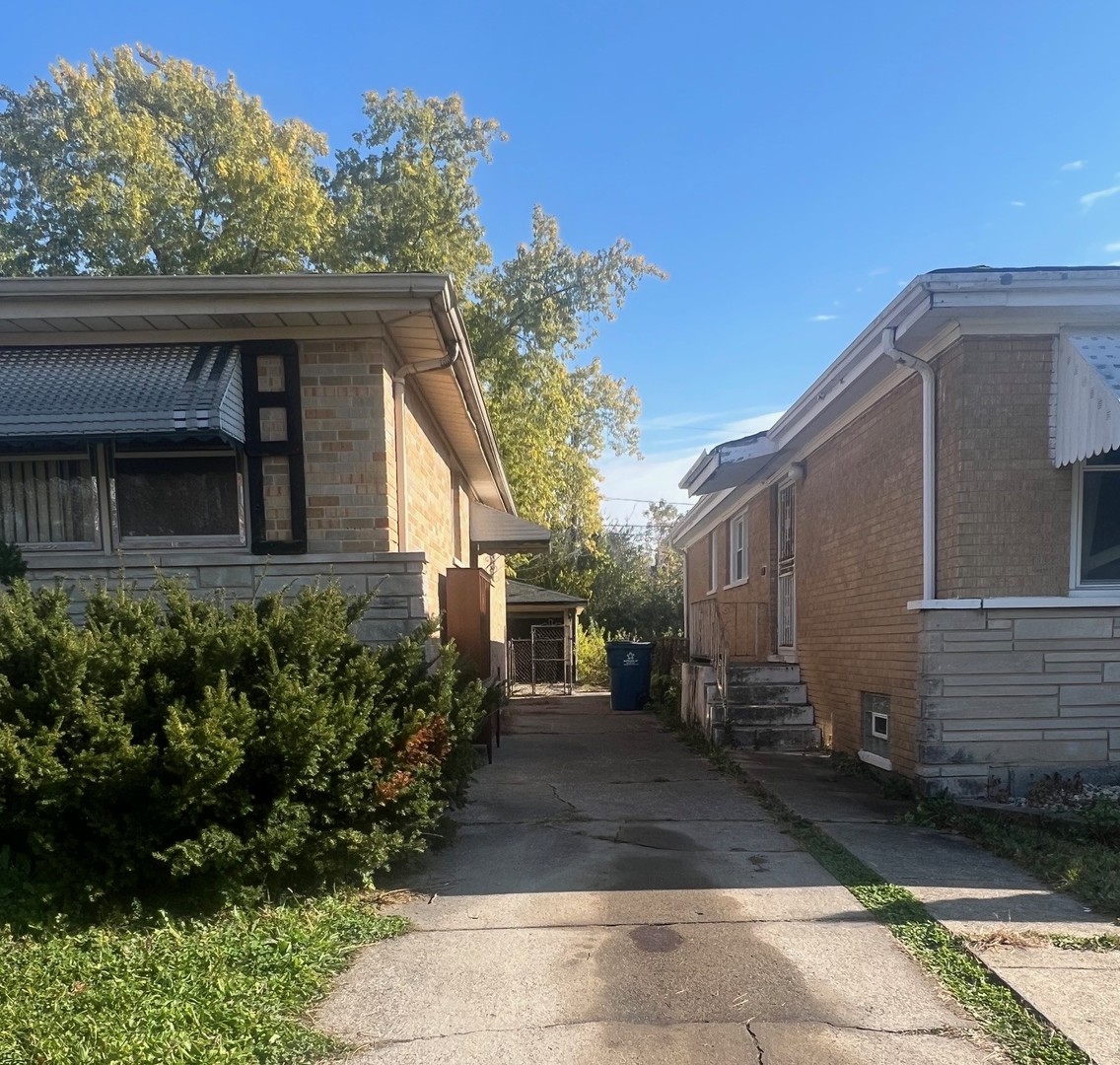 14425 Vail Avenue Harvey, IL 60426 - Photo 4 of 16 a view of a house with a yard
