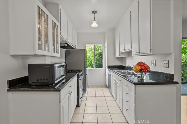 $3,200 | 5055 Coldwater Canyon Avenue, Unit 217, Sherman Oaks, CA 91423
