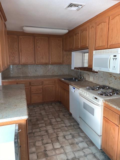 583 Ridge Road Redding, CA 96003 - Photo 6 of 14 IMG_2426