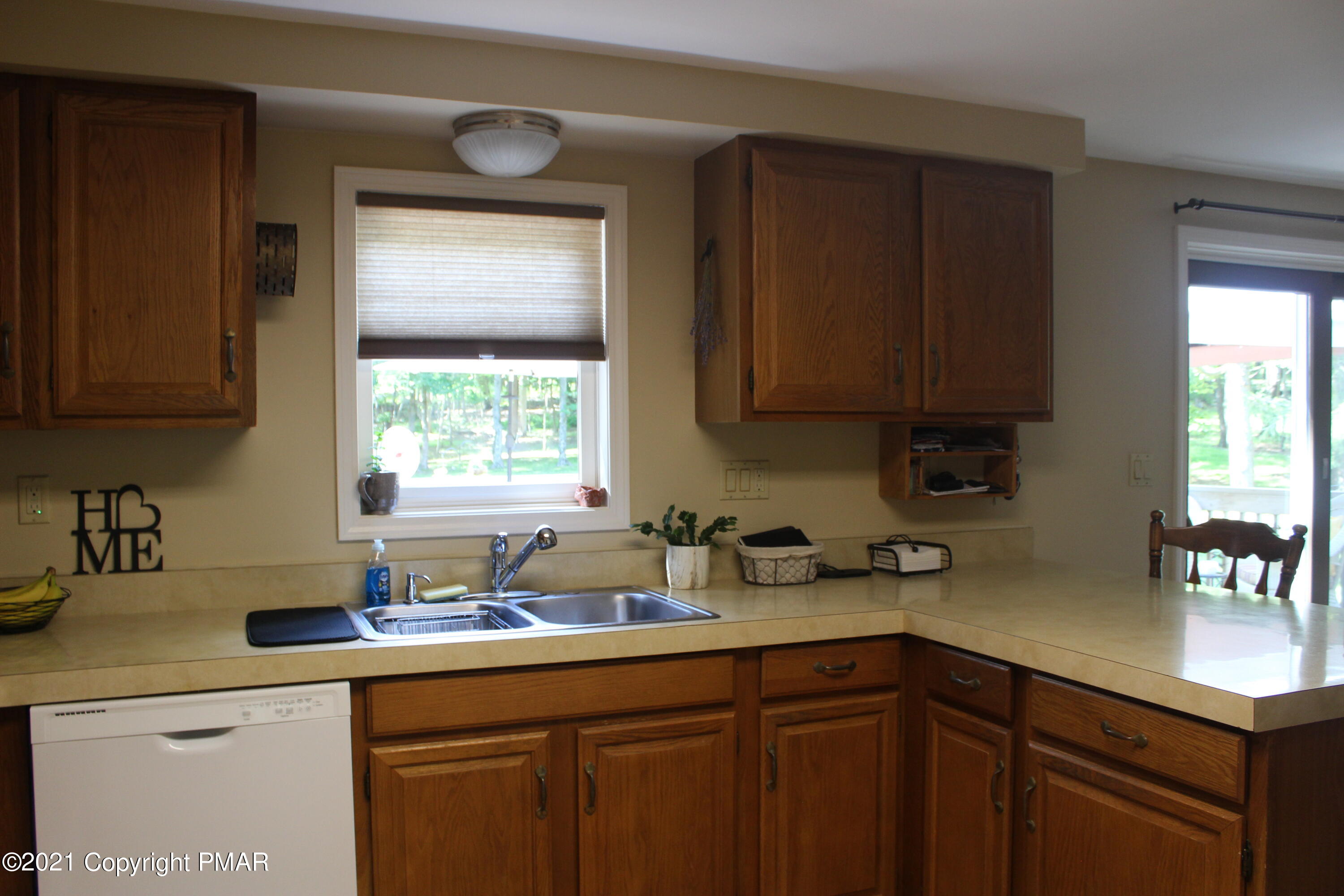 91 Turkey Ridge Road East Stroudsburg, PA 18302 - Photo 3 of 32 IMG_9159